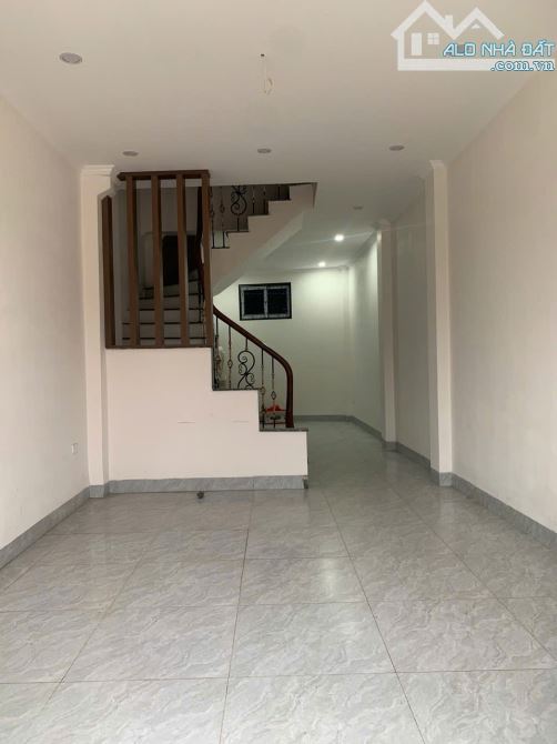 CƠ HỘI SỞ HỮU NHÀ 3 TẦNG TẠI CAO VIÊN, Ô TÔ ĐỖ CỬA, CẠNH ĐƯỜNG Ô TÔ TRÁNH. GIÁ 2ty3 - 1
