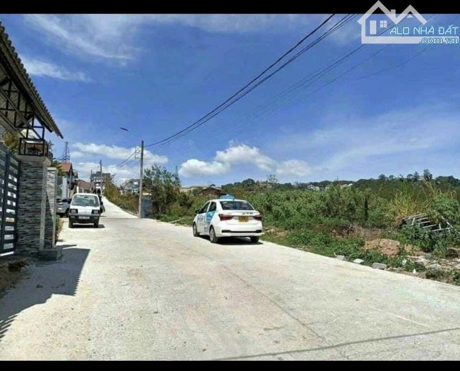 Nhà cấp 4 sổ riêng - đường oto - Hoàng Hoa Thám- Đà Lạt . giá 4 tỷ 8 view thông - 1