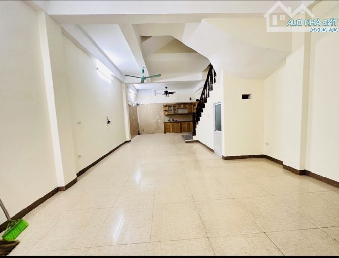 Thánh địa Mậu Lương, Hà Đông. 60m2, 5 tầng, mt 5m, đường 15m Sau nhà là sân bóng. 16.2 tỷ - 1