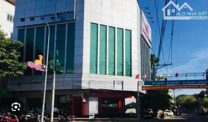 Cho thuê nhà căn góc 2 mặt tiền đường lớn Trần Hưng Đạo - Nguyễn Văn Trỗi - 1