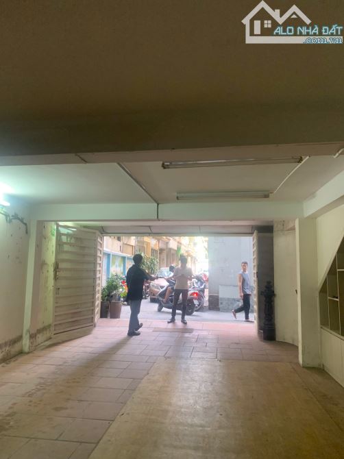 Cho thuê nhà phố Lê Trọng Tấn: 90m2 x 5 tầng, MT: 7,3m, thông sàn, nguyên căn, ngõ ô tô. - 1