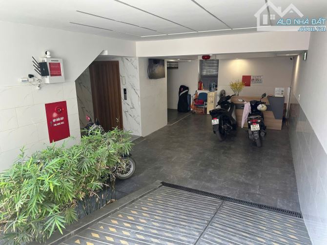 Bán gấp tòa nhà Apartment phố Linh Lang - Liễu Giai 120m2*8T*10m MT, DT 2 tỷ/năm - 1