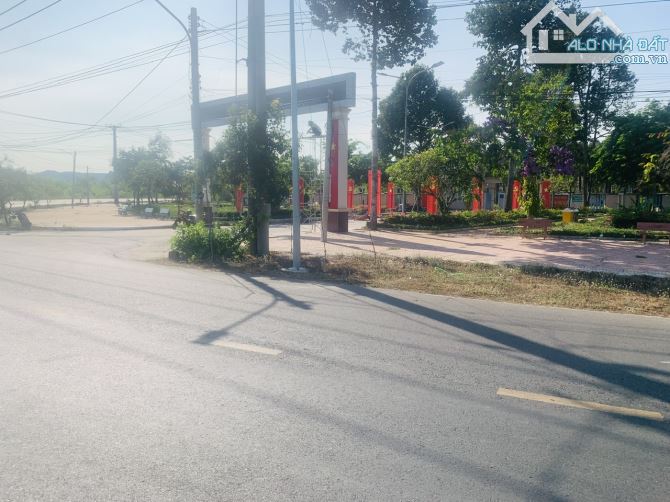 Bán lô đất siêu đẹp vuông vức xây cổng rào đẹp đối diện Ủy Ban TT Phước Hải , 29x40m - 1
