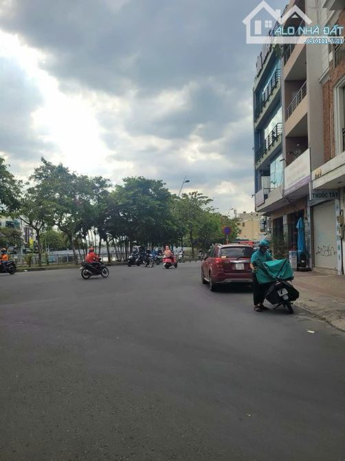 View sông! Tòa nhà MT Trường Sa, Phú Nhuận, 8x18m - Hầm + 4 Lầu - HĐT: 7000$, giá 60 tỷ - 1