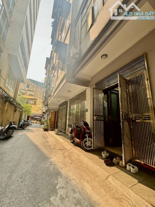 Bán nhà ngõ phố Trần Quốc Hoàn, Cầu Giấy, DTSD 41m2, 6T, MT gần 4m, ô tô vào nhà - 1