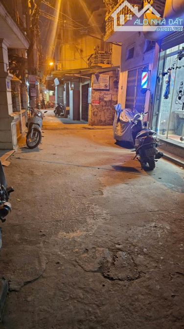 BÁN GẤP MẢNH ĐẤT MẶT NGÕ NGUYỄN KHOÁI, TRONG ĐÊ, Ô TÔ TRÁNH, DIỆN TÍCH RỘNG, SỔ NỞ HẬU