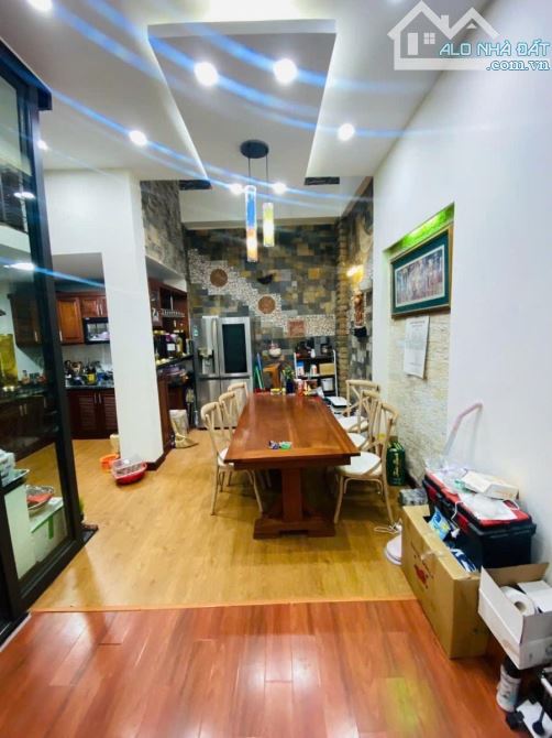Nhà đẹp ở ngay ngõ ô tô Trần Quang Diệu Đống Đa. Sổ A4 60m, 5 tầng MT6m Giá 25 tỷ - 2