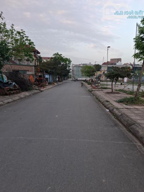 BÁN ĐẤT -THÔN TRÀ LÂM THUẬN THÀNH BẮC NINH -DT 76M - MT:7 MÉt- GIÁ 1TỶ970 - 2