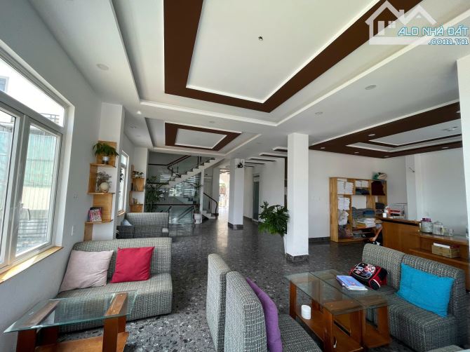 Khách sạn 5 tầng 25P gần Ngã 5 Đại học 450m2 chỉ 25 tỷ - 2