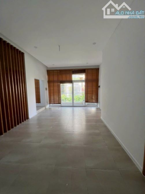 Biệt thự sân vườn đường Thành Thái, Q. 10 (6 x 16m) hầm + 5 lầu mới đẹp giá bán: 33 tỷ thư - 1