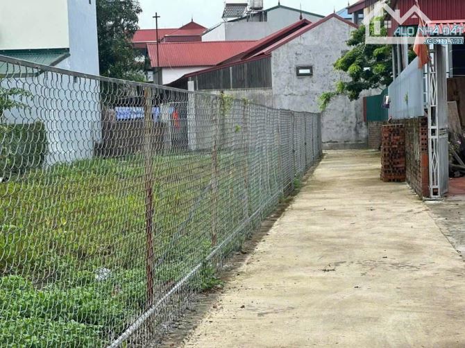 Bán lô đất tại đường yên st 40m giá 2.8 tỷ - 2