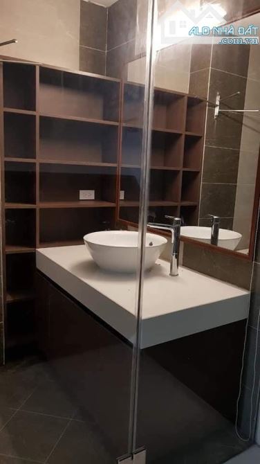 Bán nhà cạnh trường Kinh Tế Quốc Dân, ngõ ô tô, sẵn dòng tiền, Dt 46m, mtien 5.6m. - 2