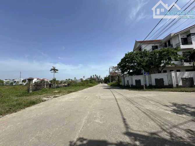 CẦN BÁN ĐẤT KQH HẠ CỒN TRỐNG VIEW SÂN BÓNG LẠI THẾ - 2