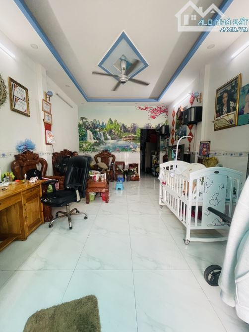 BÁN NHÀ HẺM XE TẢI 1 TRỤC DƯƠNG ĐỨC HIỀN, TÂY THẠNH, TÂN PHÚ – 2 TẦNG, 3 PHÒNG NGỦ 5 Tỷ xí - 2