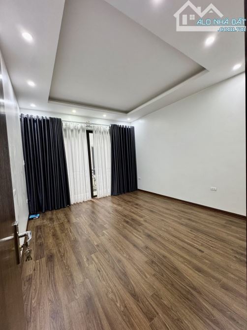 Mặt ngõ Láng, 10m ra ô tô tránh, ngõ thông, KD đỉnh, 52m 4 tầng 3.9m mặt, Giá 14 tỷ. - 2