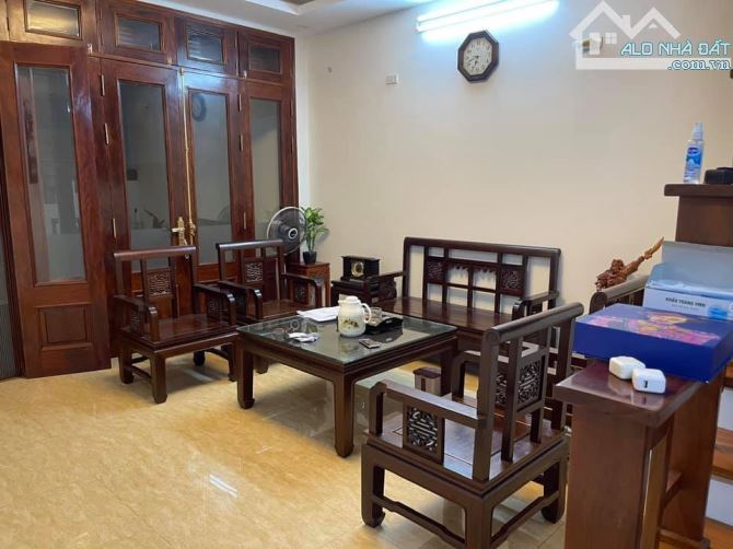 Bán nhà riêng phố Chùa Láng, Đống Đa. 106 m2, x 3T x Mt 5m. Lô góc 2 thoáng ngõ thông ô tô - 2