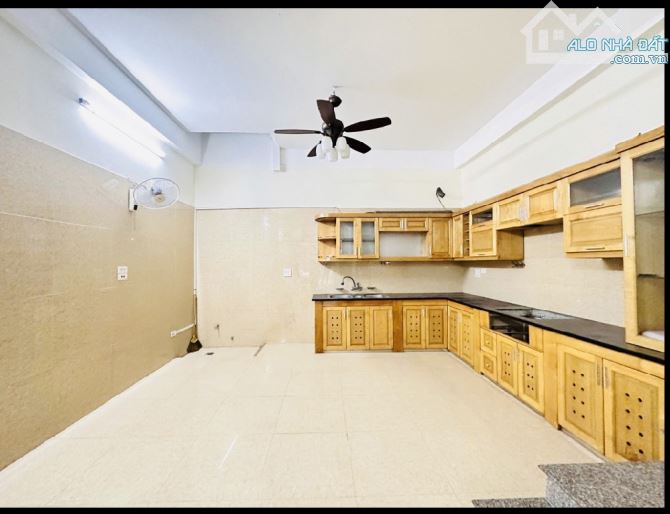 Thánh địa Mậu Lương, Hà Đông. 60m2, 5 tầng, mt 5m, đường 15m Sau nhà là sân bóng. 16.2 tỷ - 2
