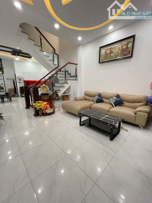 Nhà mới 3 tầng TP Nha Trang sau lưng cafe ngọc bích , đường ô tô 5m thông, gần KĐT VĐTrung - 2