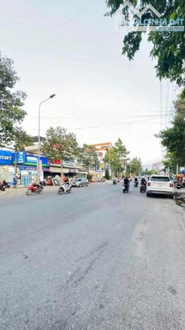 Cho thuê nhà căn góc 2 mặt tiền đường lớn Trần Hưng Đạo - Nguyễn Văn Trỗi - 2