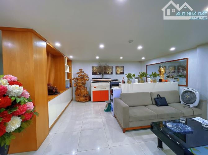 Chỉ 42 tỷ sở hữu tòa nhà văn phòng Nguyễn Xiển, phân lô Bộ Y Tế, 115m*9T MT 9m - 2 thoáng - 2