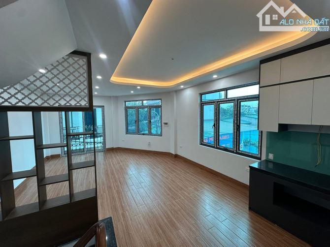 NHÀ ĐẸP GIANG BIÊN – Ô TÔ ĐỖ CỬA – 5 TẦNG - 2