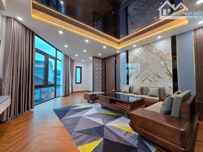 NGUYỄN_VĂN_CỪ - NGÕ THÔNG Ô TÔ - Ô TÔ VÀO NHÀ - LÔ GÓC - THANG MÁY - TẶNG NỘI THẤT SỊN MỊ - 2