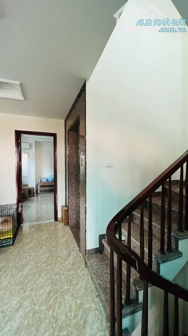 BÁN NHÀ PHÂN LÔ TRUNG KÍNH TO - THANG MÁY GIÁ NHỈNH 2X TY - 2