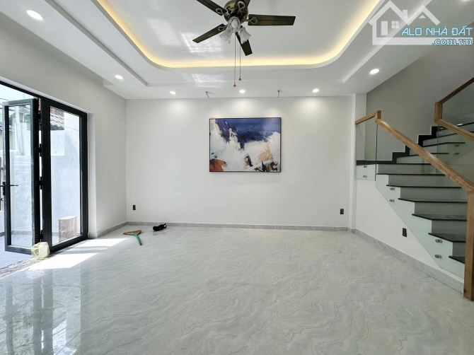BÁN NHÀ DÂN XÂY PHÚ DIỄN 32M2X4 TẦNG, LÔ GÓC Ô TÔ TRÁNH DỪNG ĐỖ NGÀY ĐÊM, GIÁ 7.5 TỶ - 1