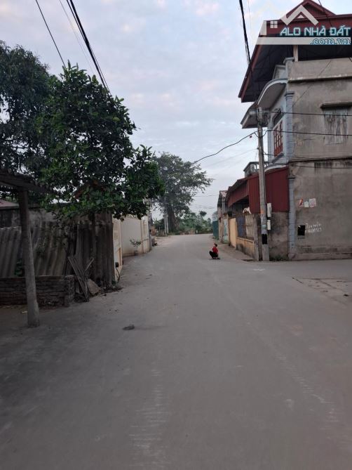 BÁN ĐẤT -THÔN TRÀ LÂM THUẬN THÀNH BẮC NINH -DT 76M - MT:7 MÉt- GIÁ 1TỶ970 - 3