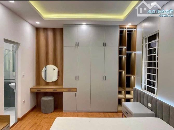 Bán nhà Lê Trọng Tấn - Lô góc - 10m ra ô tô đỗ ngày đêm - DT 36m2 * 5 Tầng - MT 4.2m - Chỉ - 3