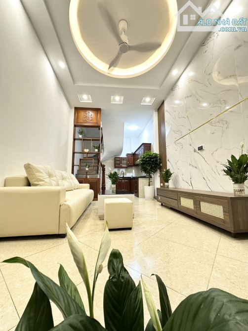 Bán nhà Trương Định, 41m2 5T, nhà mới hiện đại, dân chí cao, gần phố, ở sướng, lô góc, giá - 3