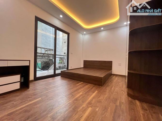 TRUNG TÂM QUẬN HOÀNG MAI- NHÀ XÂY MỚI TÂN MAI- 30M2- OTO ĐỖ CỔNG- GIÁ 6 TỶ3 - 3