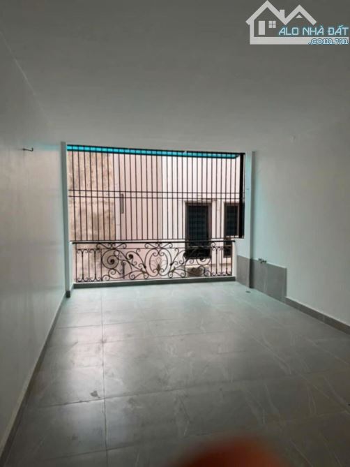 Bán căn nhà 52 m2 phân lô đường Láng, mặt tiền 4M, Kinh doanh sầm uất. - 3