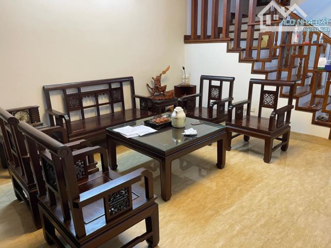 Bán nhà riêng phố Chùa Láng, Đống Đa. 106 m2, x 3T x Mt 5m. Lô góc 2 thoáng ngõ thông ô tô - 3