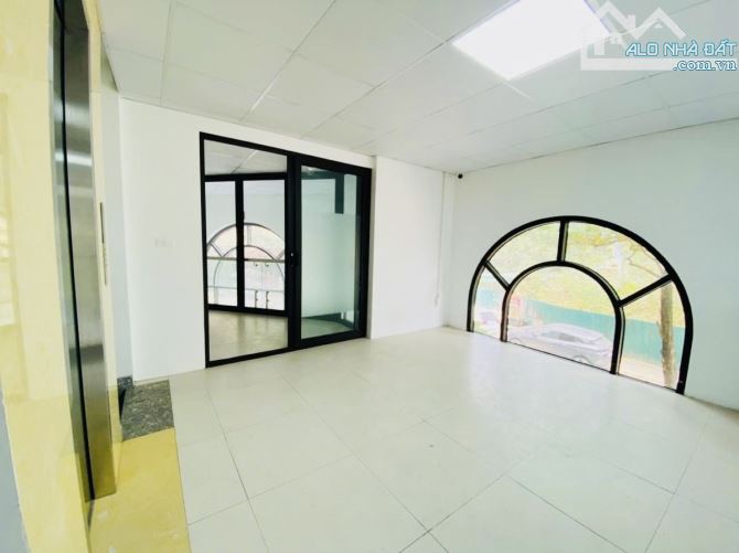 CỰC ĐỘC - BT ĐƠN LẬP BÁN ĐẢO LINH ĐÀM - 7 TẦNG (6 NỔI + 1 HẦM) - THANG MÁY - LÔ GÓC 3 MẶT - 3