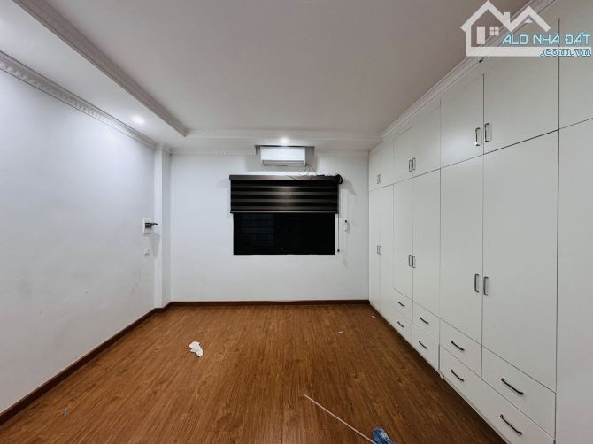 Bán nhà phân lô phố Miêu Nha, Tây Mỗ, Nam Từ Liêm 30m2 5 tầng mặt tiền 4.5m Giá 5.5 - 3