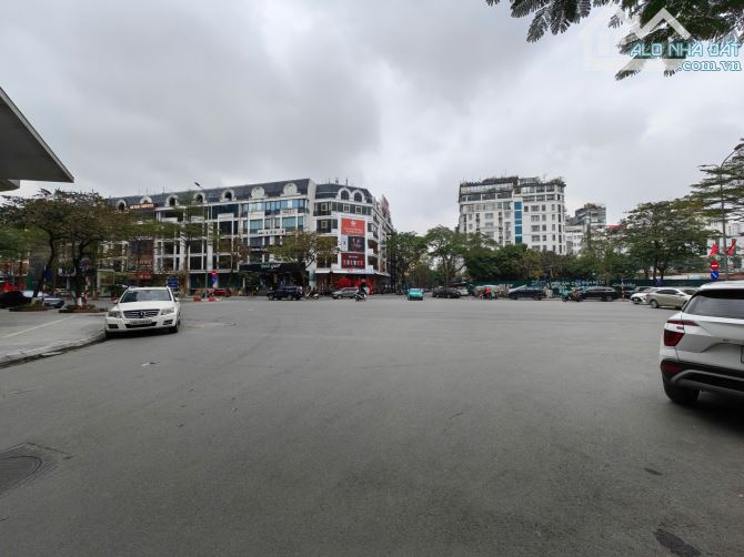 Bán Nhà Phố Trần Thái Tông - Cầu Giấy 141m2 Mặt Tiền 8m, Gara, Vỉa Hè, Kinh Doanh - 105Tỷ - 4