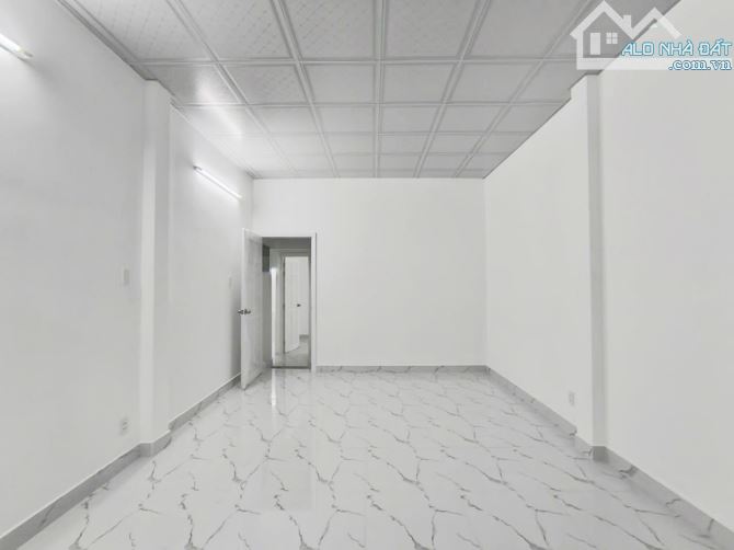CẦN GẤP bán nhà trống dọn vô ở cạnh Đường số 3 hxh thông Ng.Kiệm G.Vấp 2tầng 110m2 hơn 4tỷ - 4