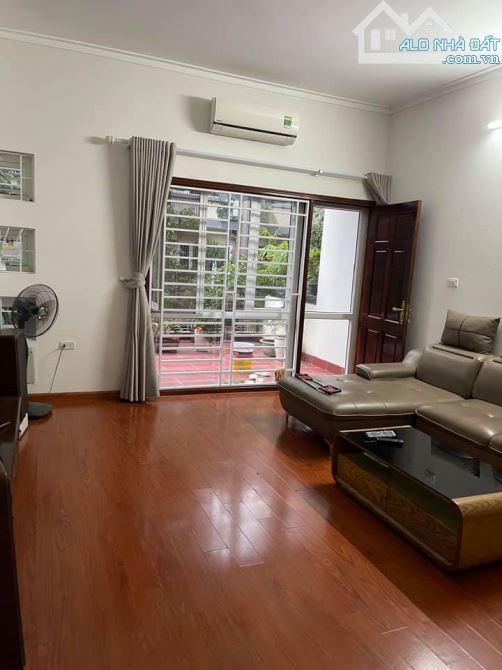 Bán nhà riêng phố Chùa Láng, Đống Đa. 106 m2, x 3T x Mt 5m. Lô góc 2 thoáng ngõ thông ô tô - 4