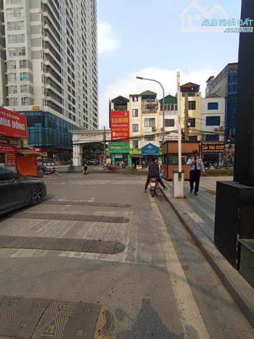 Bán căn hộ 2 ngủ 101m2 tại tổ hợp Gold Season 47 Nguyễn Tuân, Quận Thanh Xuân - 4