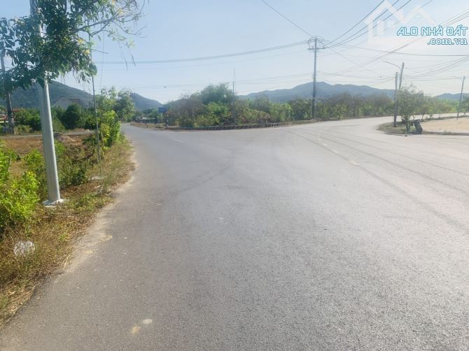 Bán lô đất siêu đẹp vuông vức xây cổng rào đẹp đối diện Ủy Ban TT Phước Hải , 29x40m - 4