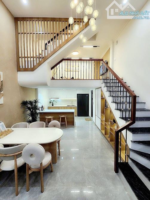 Bán nhà hoàng quốc việt 54m2  lô góc gần ô tô 10tỷ79 - 4