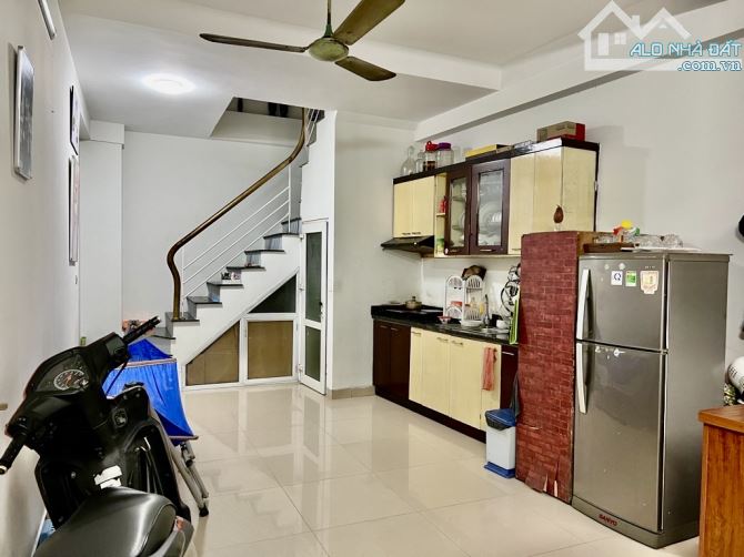 Bán Nhà Quá Hiếm Dân Xây Phố Ngọc Lâm 68m2-Mt 5.6m- chỉ 9 tỷ-LÔ GÓC 3 THOÁNG-GẦN Ô TÔ GẦN - 4