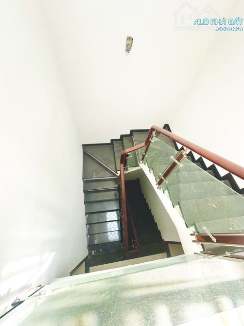 GIẢM 300TR, BÁN GẤP NHÀ 4 TẦNG, CẠNH CHUNG CƯ 4S,180M2, HẺM XE HƠI, LINH ĐÔNG CHỈ HƠN 5 TỶ - 5