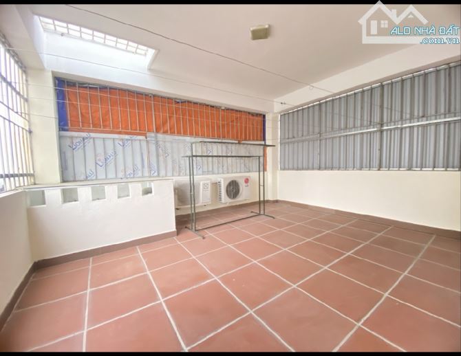 Thánh địa Mậu Lương, Hà Đông. 60m2, 5 tầng, mt 5m, đường 15m Sau nhà là sân bóng. 16.2 tỷ - 5