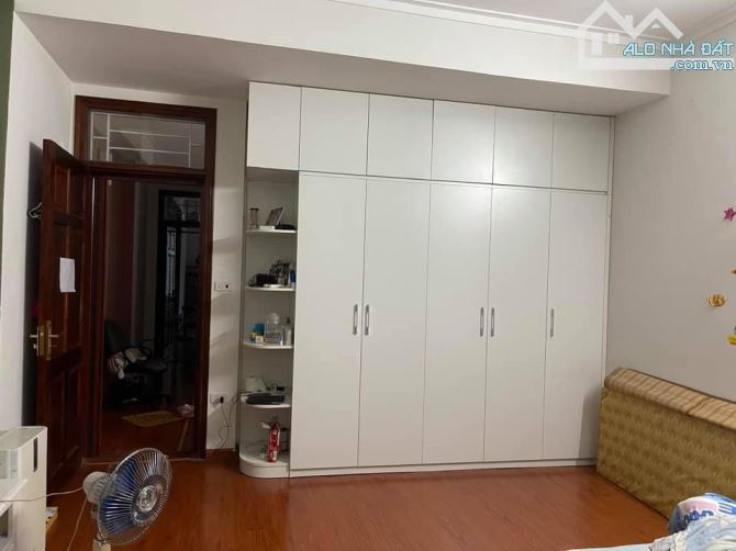 Bán nhà riêng phố Chùa Láng, Đống Đa. 106 m2, x 3T x Mt 5m. Lô góc 2 thoáng ngõ thông ô tô - 6