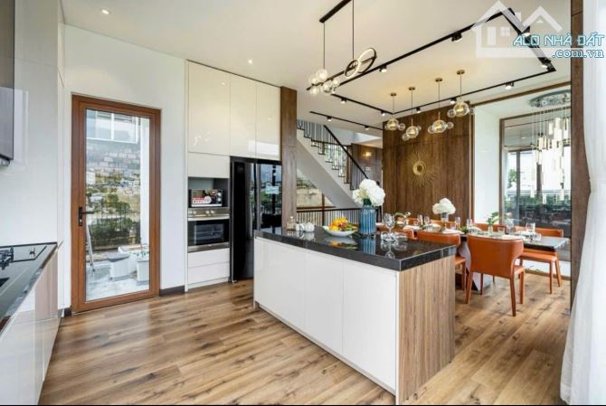 Bán Villa Đống Đa view bao la, đã hoàn công, thu nhập tốt, giá 26 tỷ. - 2