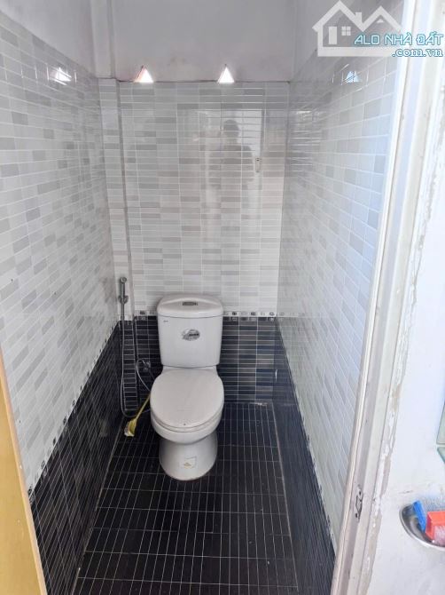 .  🏠🏠🏠 Nhà Hẻm Nguyễn Văn Linh 🏠🏠🏠  📌Diện tích: 5x23m; 📌Pháp lý: full thổ cư; 📌Hư - 7