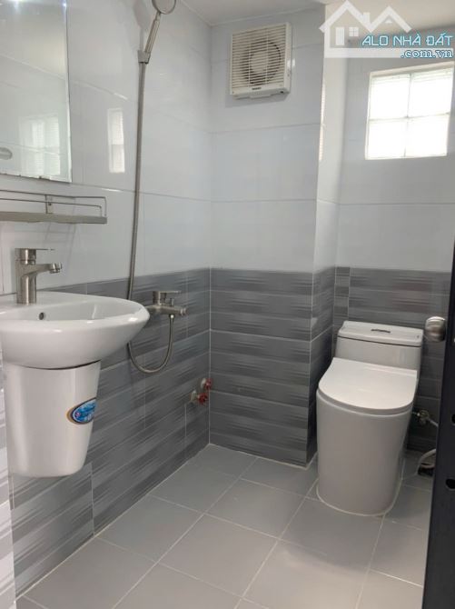 BÁN NHÀ TRỌ MTKD 6 TẦNG - THU NHẬP 40TR / THÁNG - CÓ THANG MÁY - 7
