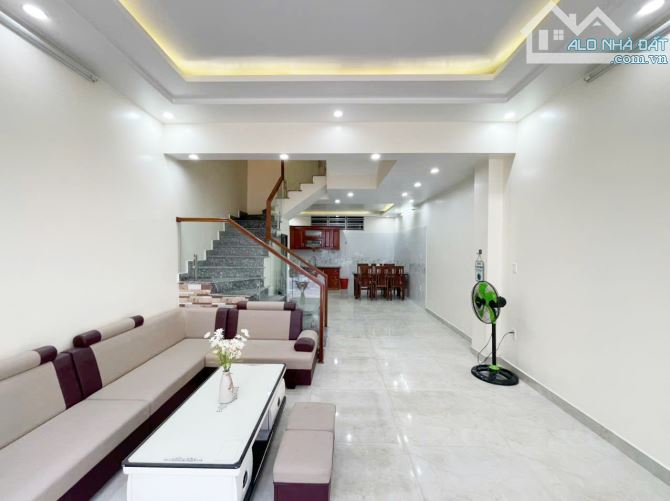 Bán nhà Tuyến 2 Văn Cao ngay sau nhà mặt đường. DT 55m2 x 4T